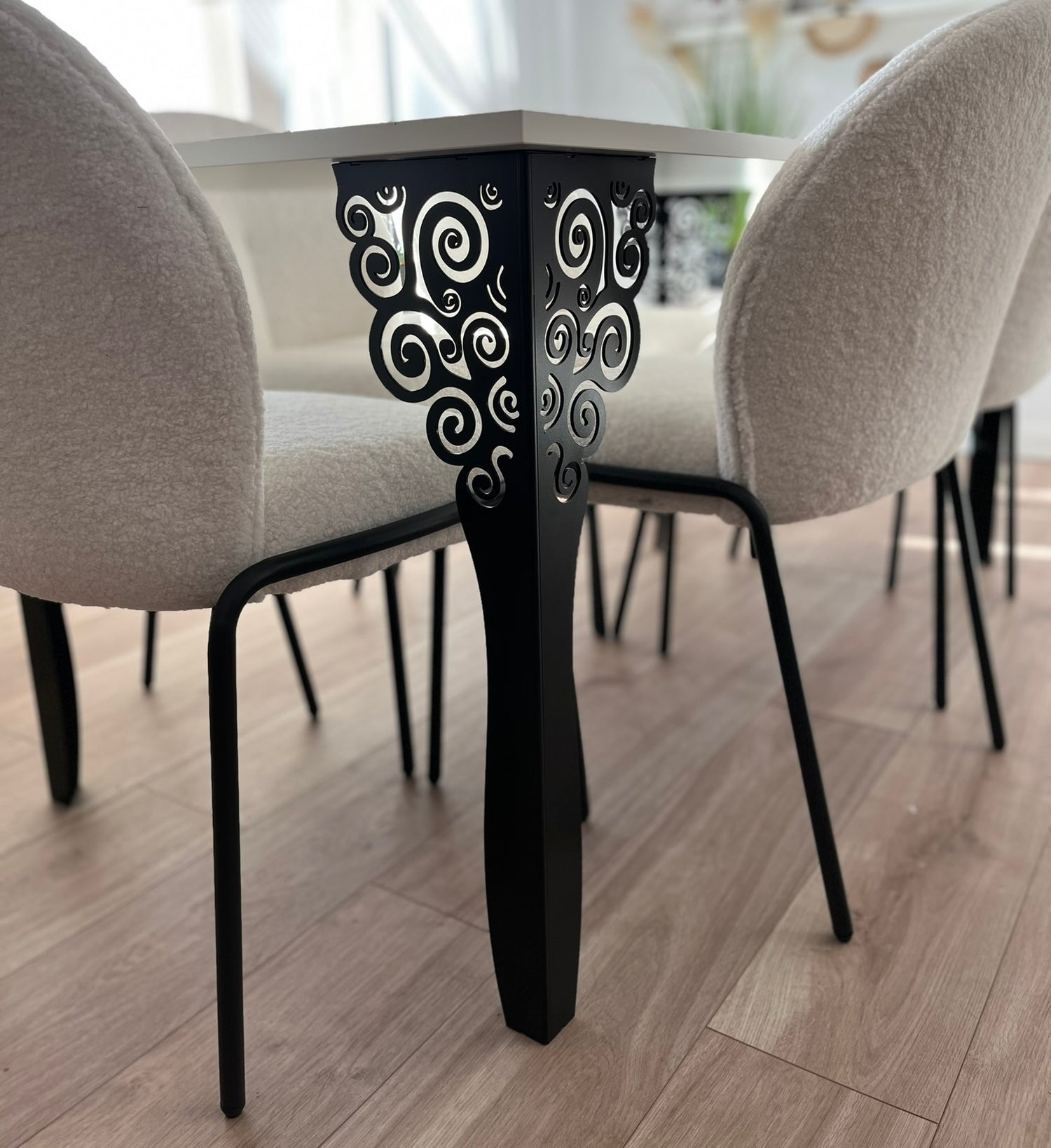 Set masa cu scaune bucatarie, dining, living, sufragerie, blat din pal cu picioare metalice negre, scaune husa plus alb, 6 persoane, Nicoleta