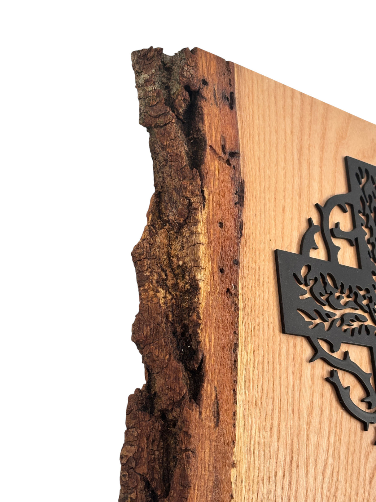 Icoana perete Cruce de perete decoratiune din metal negru pe lemn de frasin cu coarjă – decor unic, lucrat manual 30x28 cm