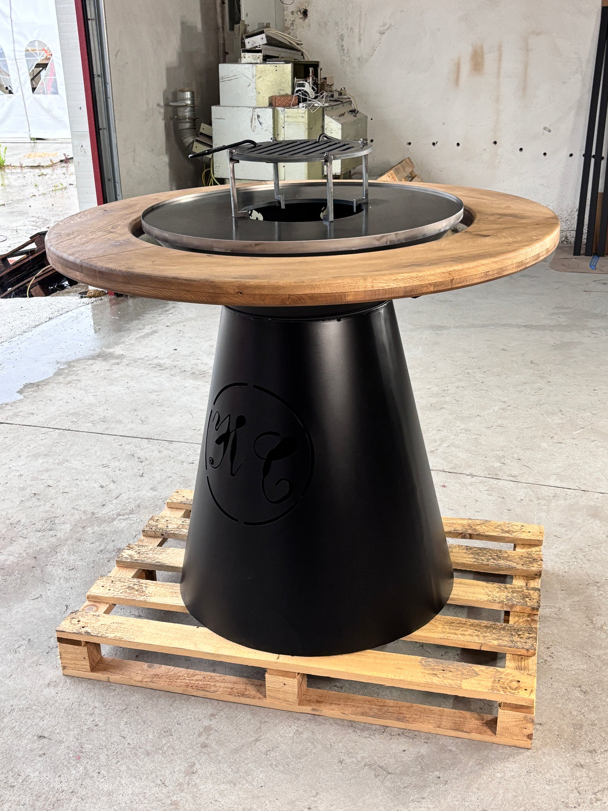 Gratar de  gradina VIP fire pit cu Blat din lemn si  Plita 10 mm