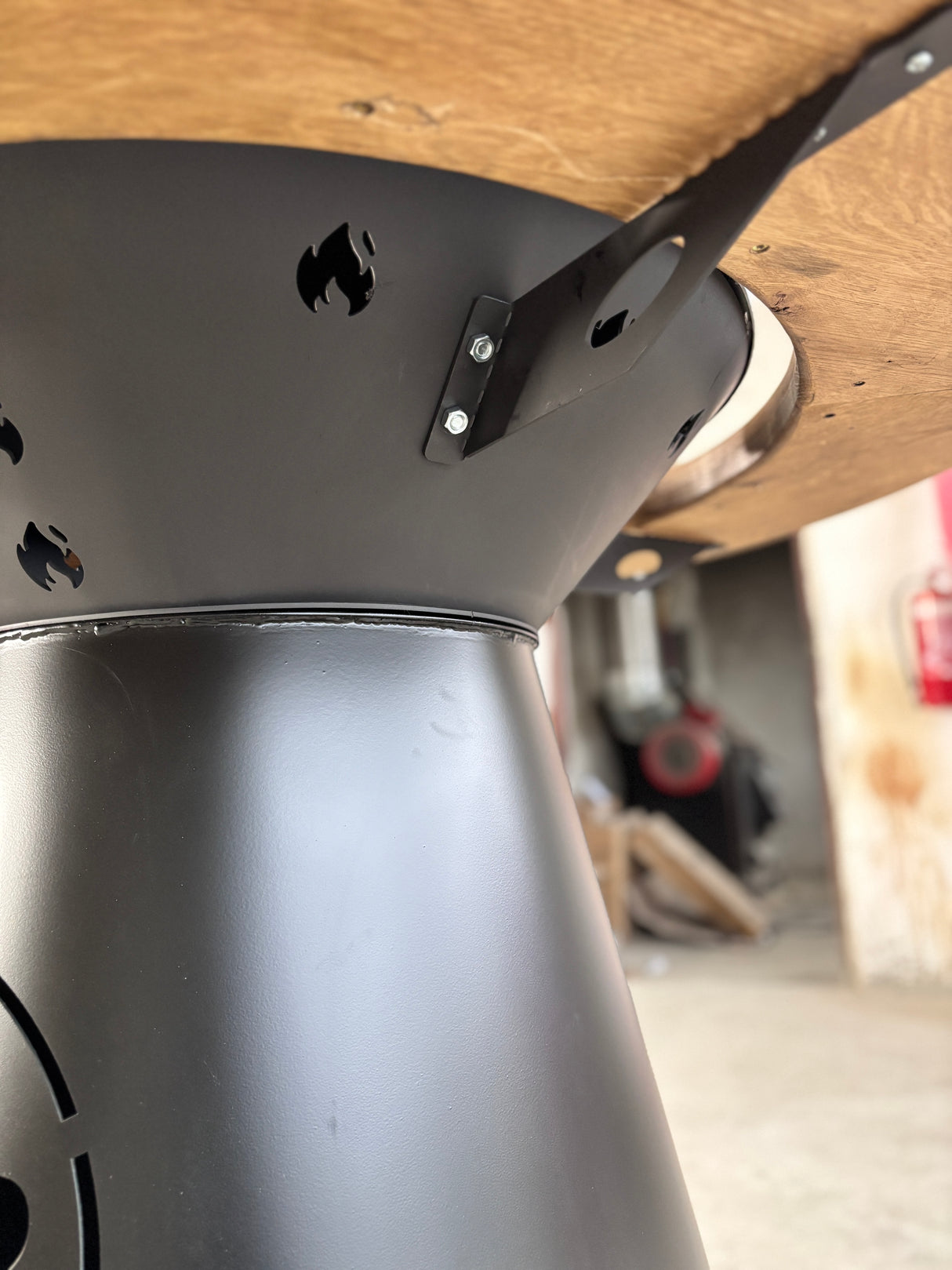 Gratar de  gradina VIP fire pit cu Blat din lemn si  Plita 10 mm