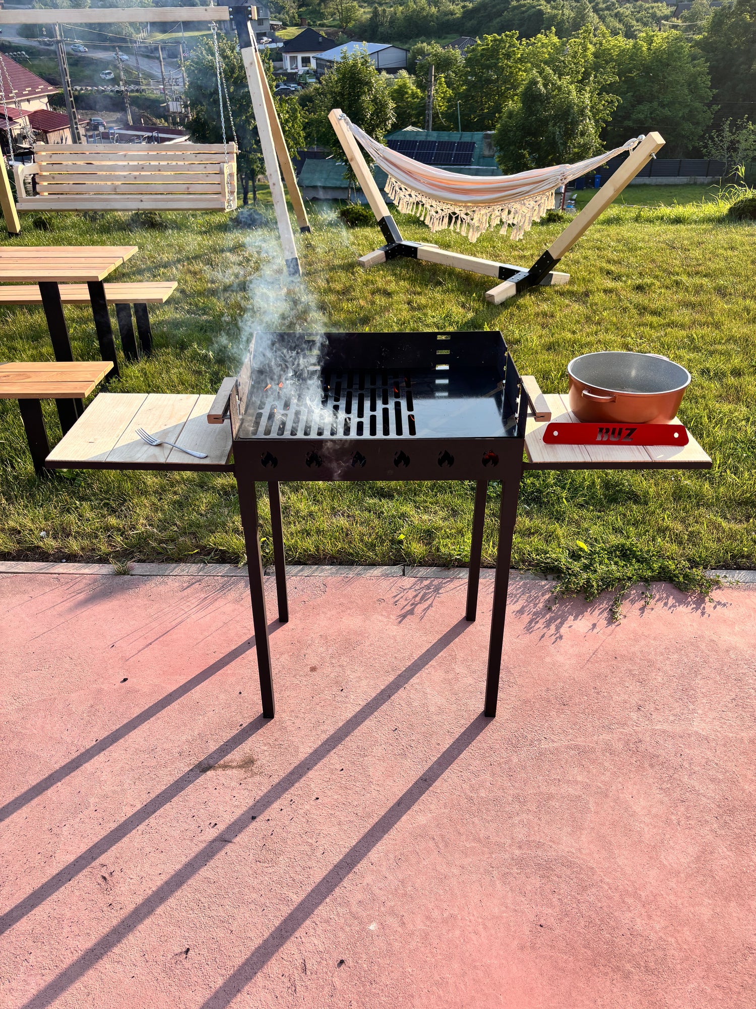 Gratar gradina portabil, cu masa polita lucru reglabil pe inaltime de gatire  65X45X95 CM