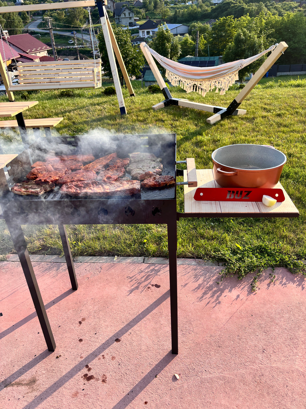 Gratar gradina portabil, cu masa polita lucru reglabil pe inaltime de gatire  65X45X95 CM