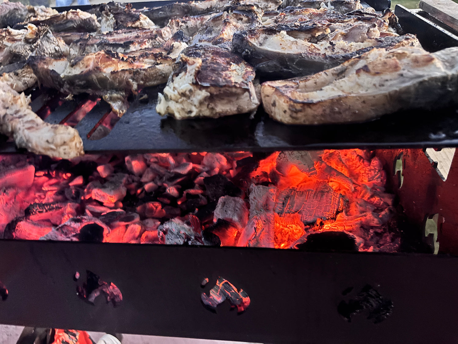 Gratar gradina portabil, cu masa polita lucru reglabil pe inaltime de gatire  65X45X95 CM