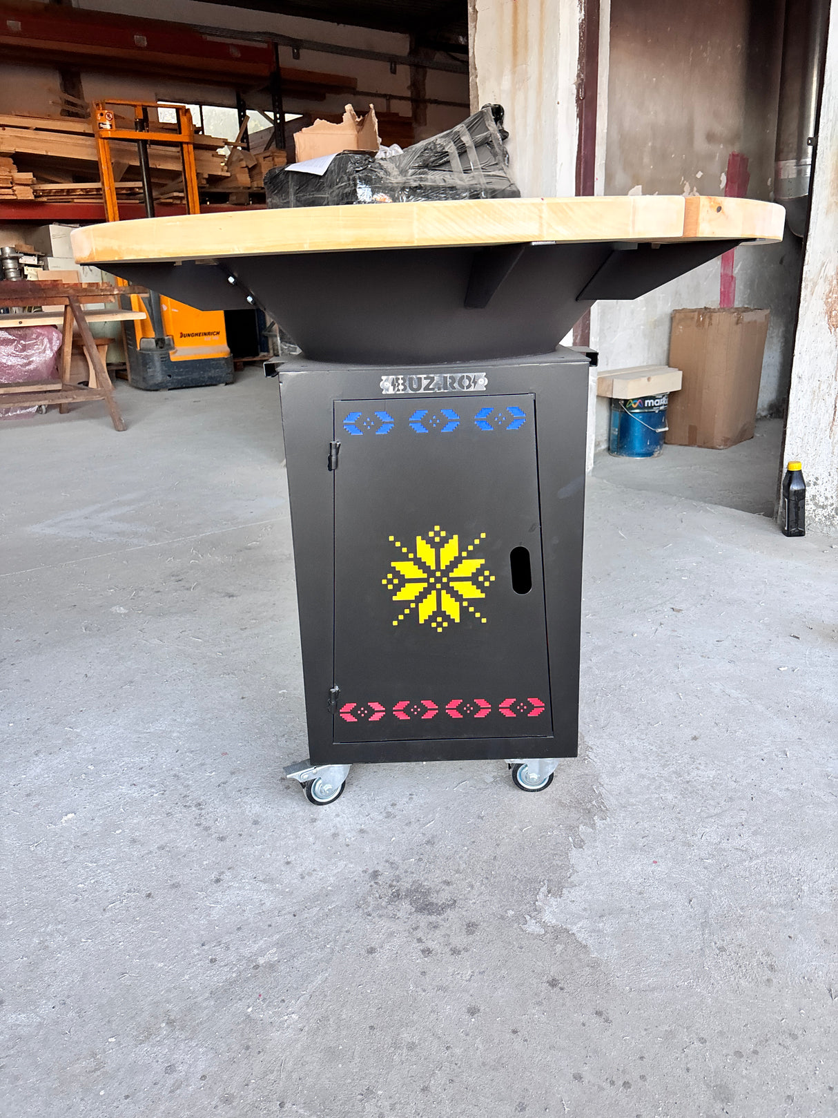 Gratar Gradina Rotund plita 10 mm Fire Pit 73 cm din fier pe lemne, pentru terasa, blat LEMN SI MOTIVE TRADITIONALE