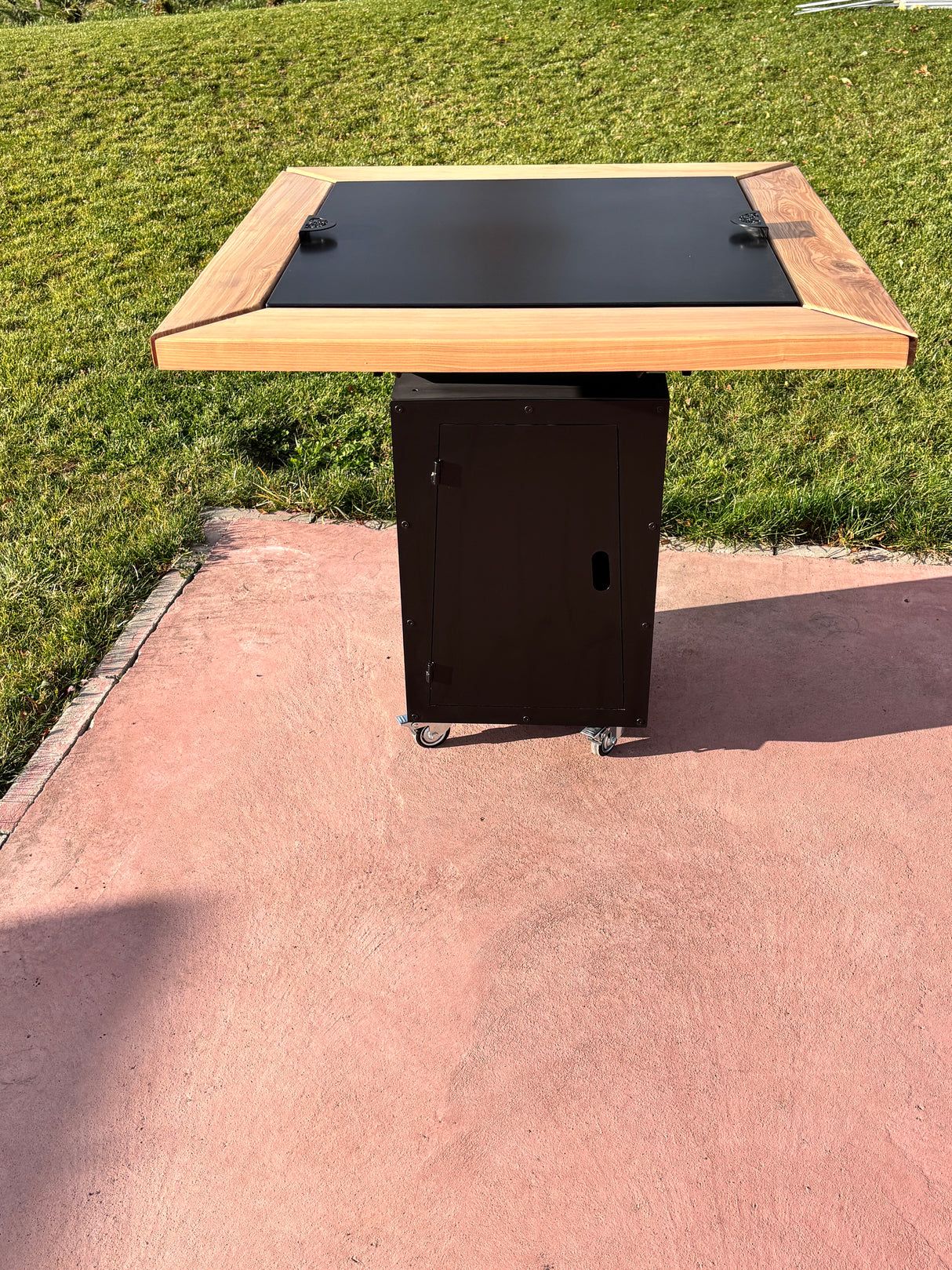 Gratar de  gradina, 5 in 1 ,fire pit cu Plita 10 mm Otel ,Cu Blat din Lemn,Suport Ceaun/Disc ,Gratar de curte