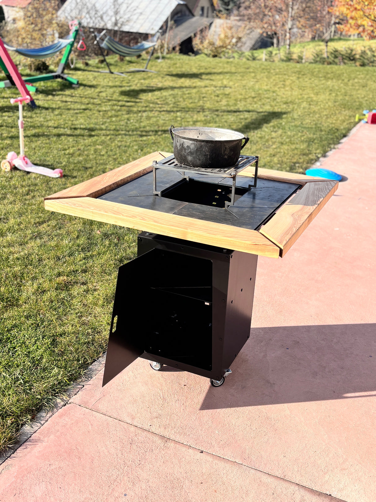 Gratar de gradina Demontabil, 5 in 1 ,fire pit cu Plita 10 mm Otel 72x 72 cm ,Cu Blat din Lemn,Suport Ceaun/Disc ,Gratar de curte