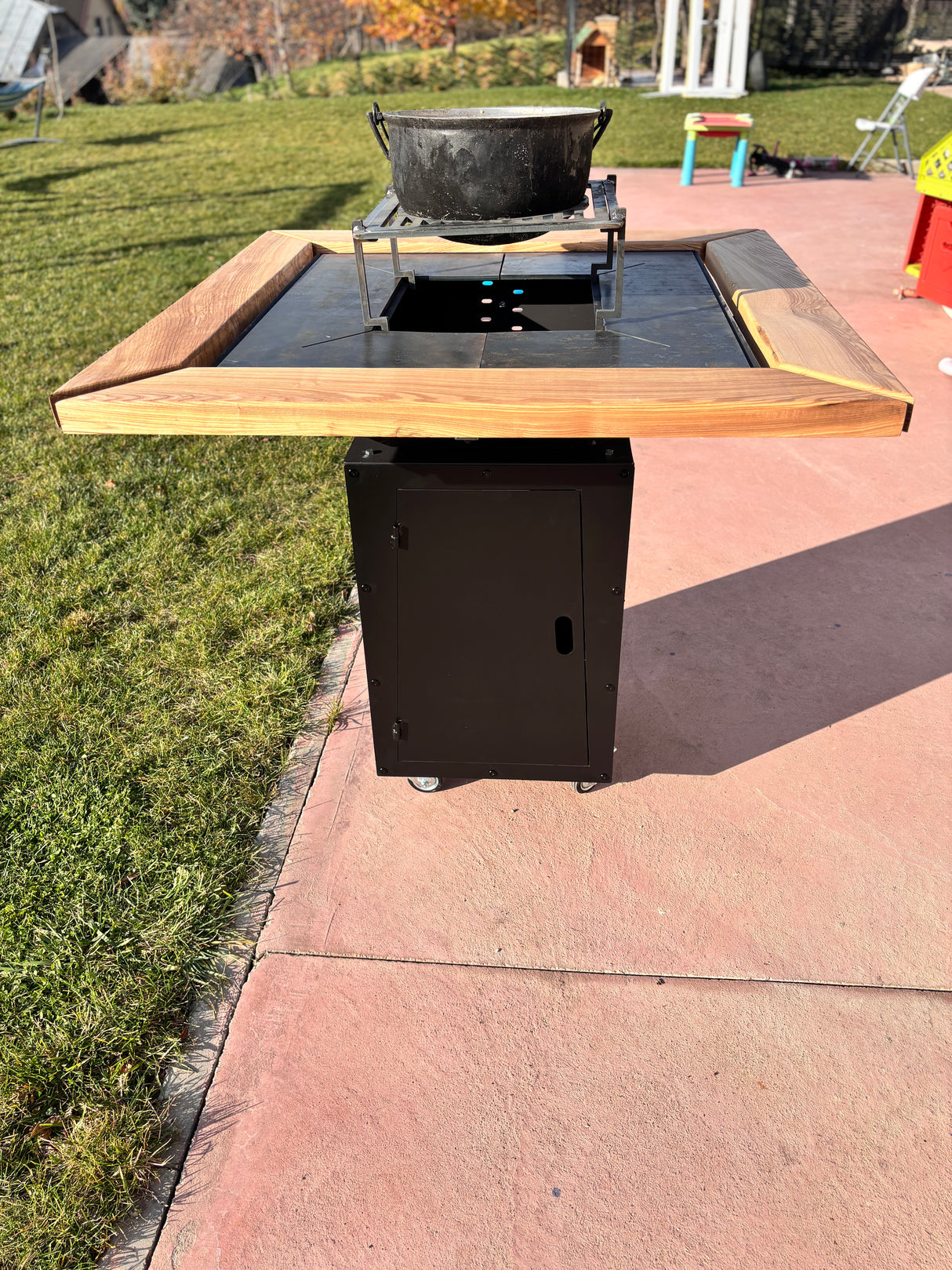 Gratar de gradina Demontabil, 5 in 1 ,fire pit cu Plita 10 mm Otel 72x 72 cm ,Cu Blat din Lemn,Suport Ceaun/Disc ,Gratar de curte