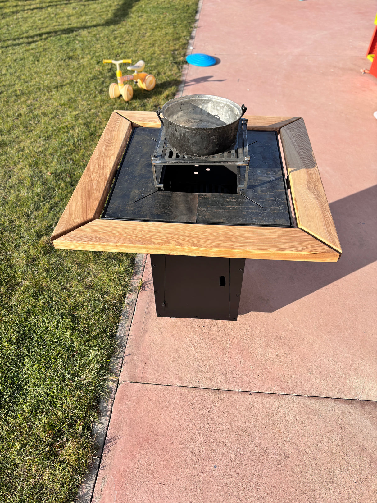 Gratar de gradina Demontabil, 5 in 1 ,fire pit cu Plita 10 mm Otel 72x 72 cm ,Cu Blat din Lemn,Suport Ceaun/Disc ,Gratar de curte