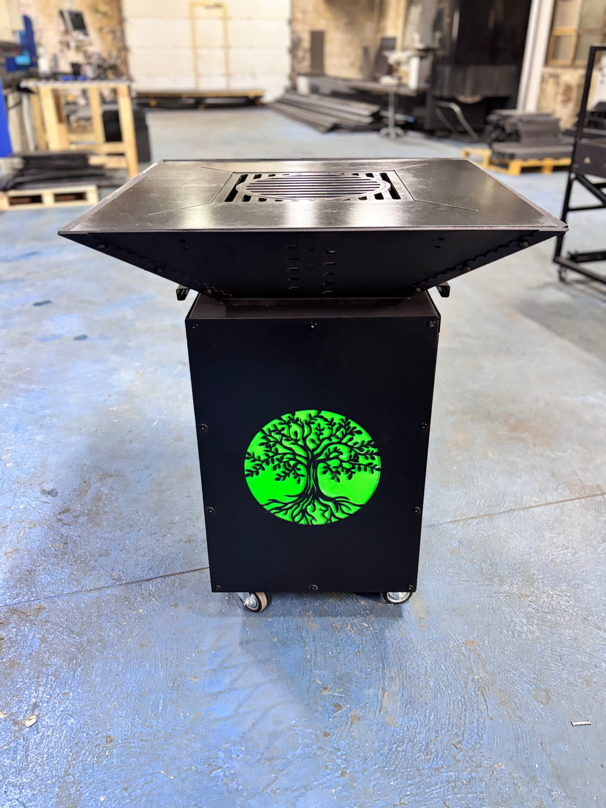 Gratar de gradina, 5 in 1 ,fire pit cu Plita 10 mm Otel , Suport Ceaun/Disc , Gratar de curte , Personalizabil , Copacul Vietii