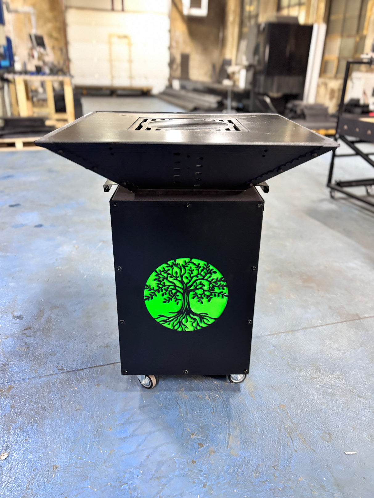 Gratar de gradina, 5 in 1 ,fire pit cu Plita 10 mm Otel , Suport Ceaun/Disc , Gratar de curte , Personalizabil , Copacul Vietii