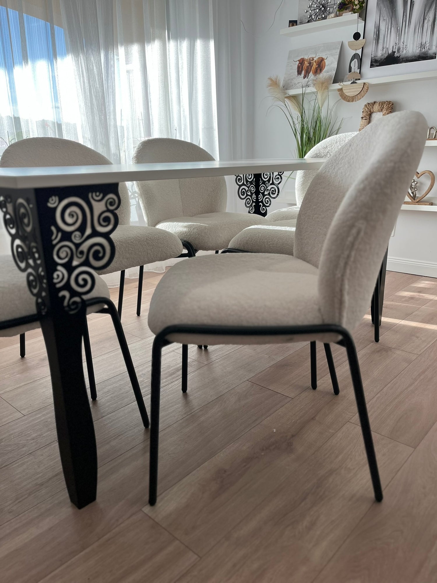 Set masa cu scaune bucatarie, dining, living, sufragerie, blat din pal alb cu picioare metalice, scaune husa plus alb, 4 persoane, Cristina