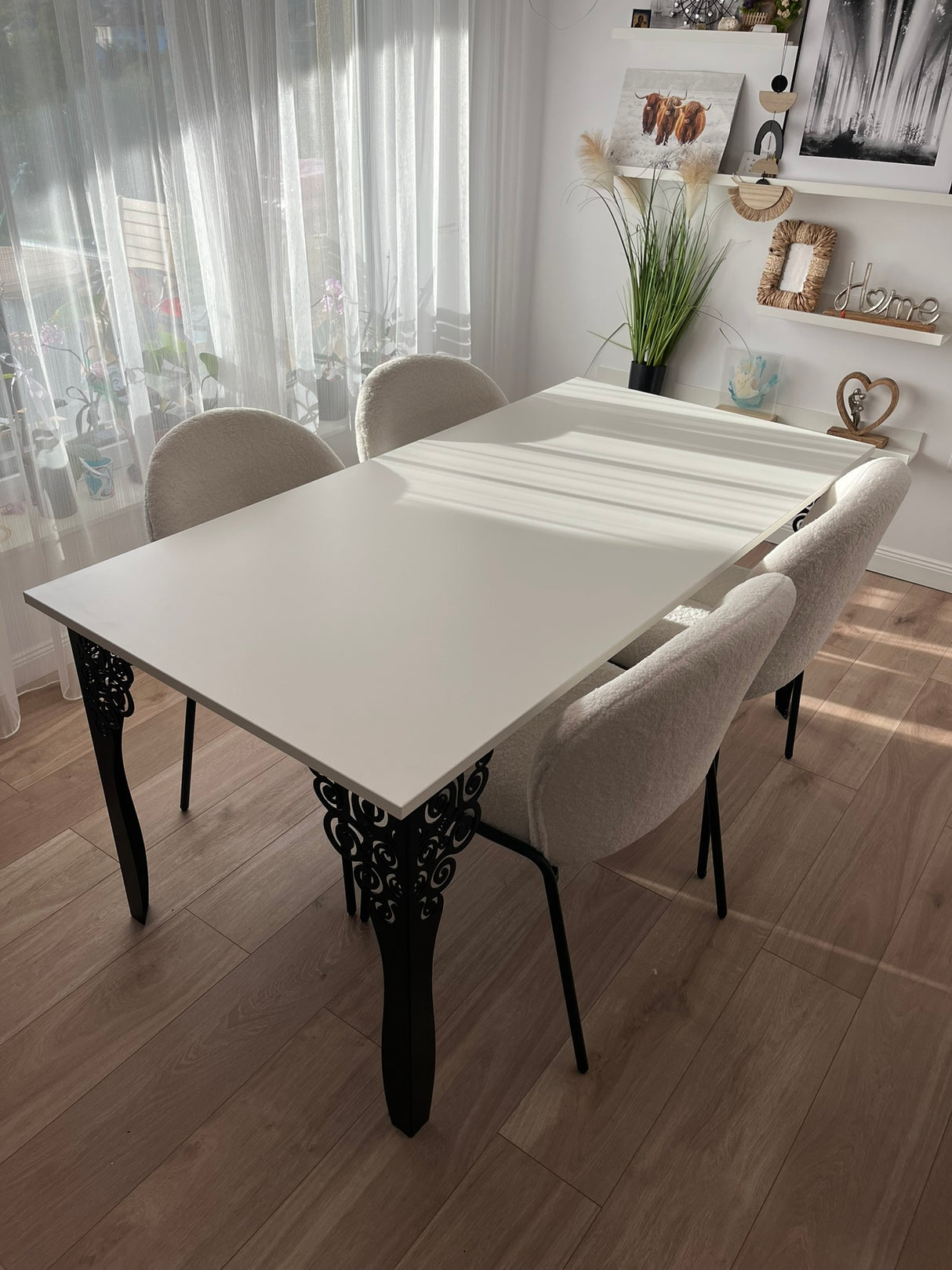 Set masa cu scaune bucatarie, dining, living, sufragerie, blat din pal alb cu picioare metalice, scaune husa plus alb, 4 persoane, Cristina