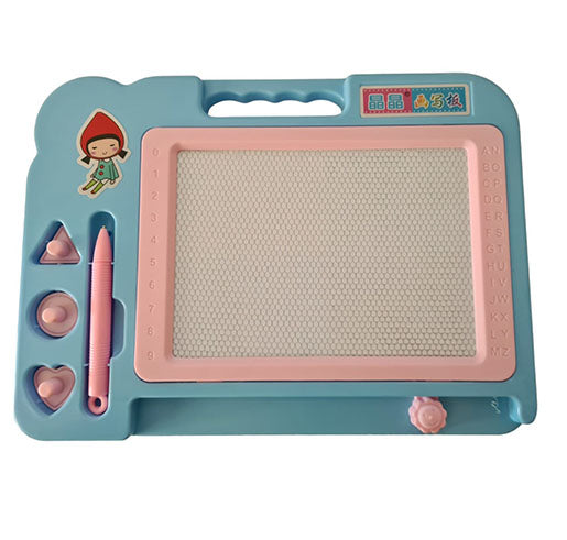 Tablita magnetica, cu stilou, 3 stampile magnetice diferite, cerc, triunghi si inimioara, bara ce sterge scrisul, dimensiune 27x20, culoare roz