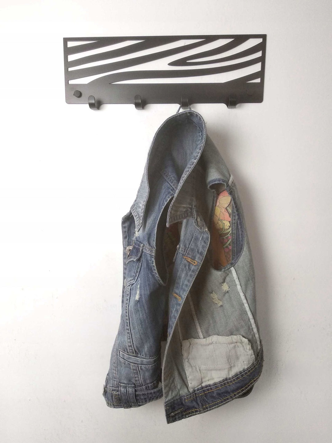 Cuier hol/baie/sufragerie , de Perete Metalic Negru Tip abstract– Modern