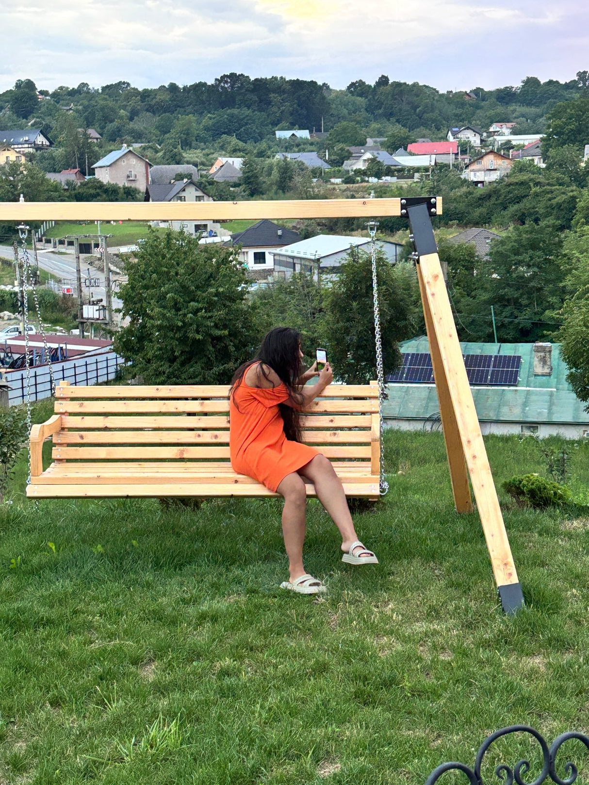 Balansoar / leagan gradina cu structura din lemn de brad, cu conectori metalici, rustic, 3 persoane, set pentru terasa / curte, culoare natur, 150 KG - BUZ.RO