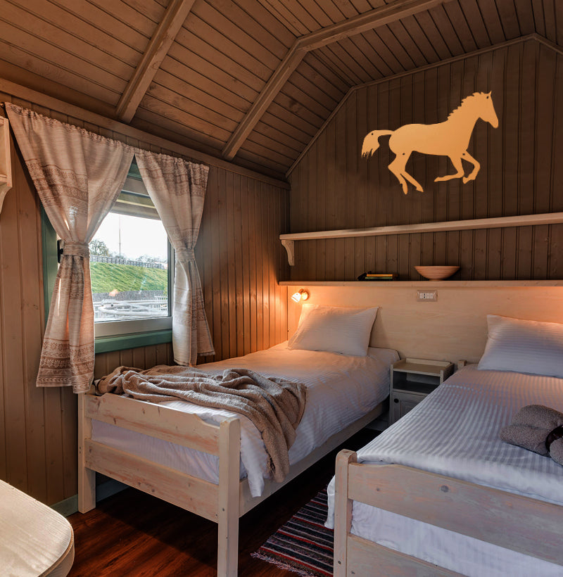 Decoratiune perete metal, 43.1 x 65.1 cm, cal galben, interior/exterior