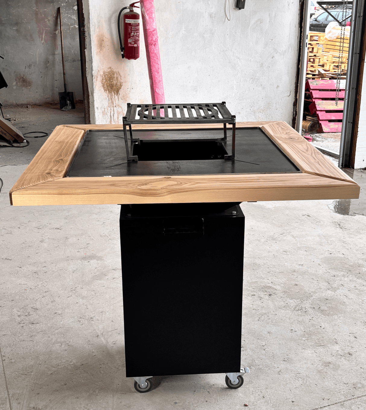 FirePit, Gratar cu plita 75x 75 cm din otel, 10 mm, pentru gradina sau terasa + blat de lemn - BUZ.RO