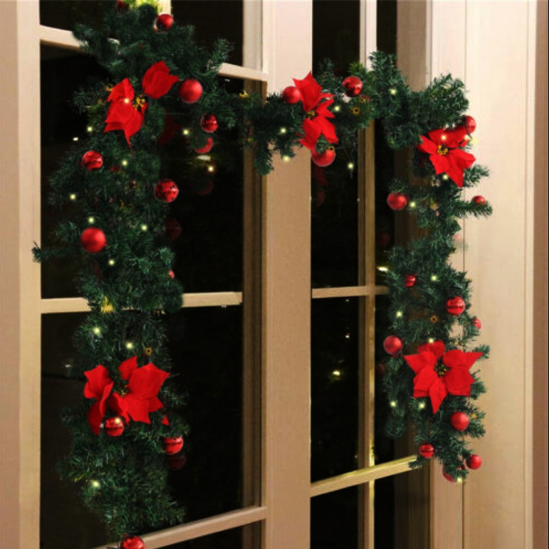 Ghirlandă Crăciun luminoasă cu LED, globuri rosii si craciunite – 2.7 m, decor elegant pentru interior si exterior, din brad artificial, culoare rosie