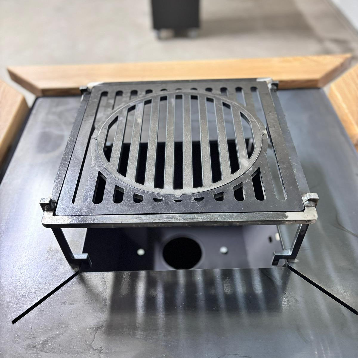 Gratar de gradina 75x75 cm fire pit cu Plita 6, 8 sau 10 mm Otel dur - BUZ.RO