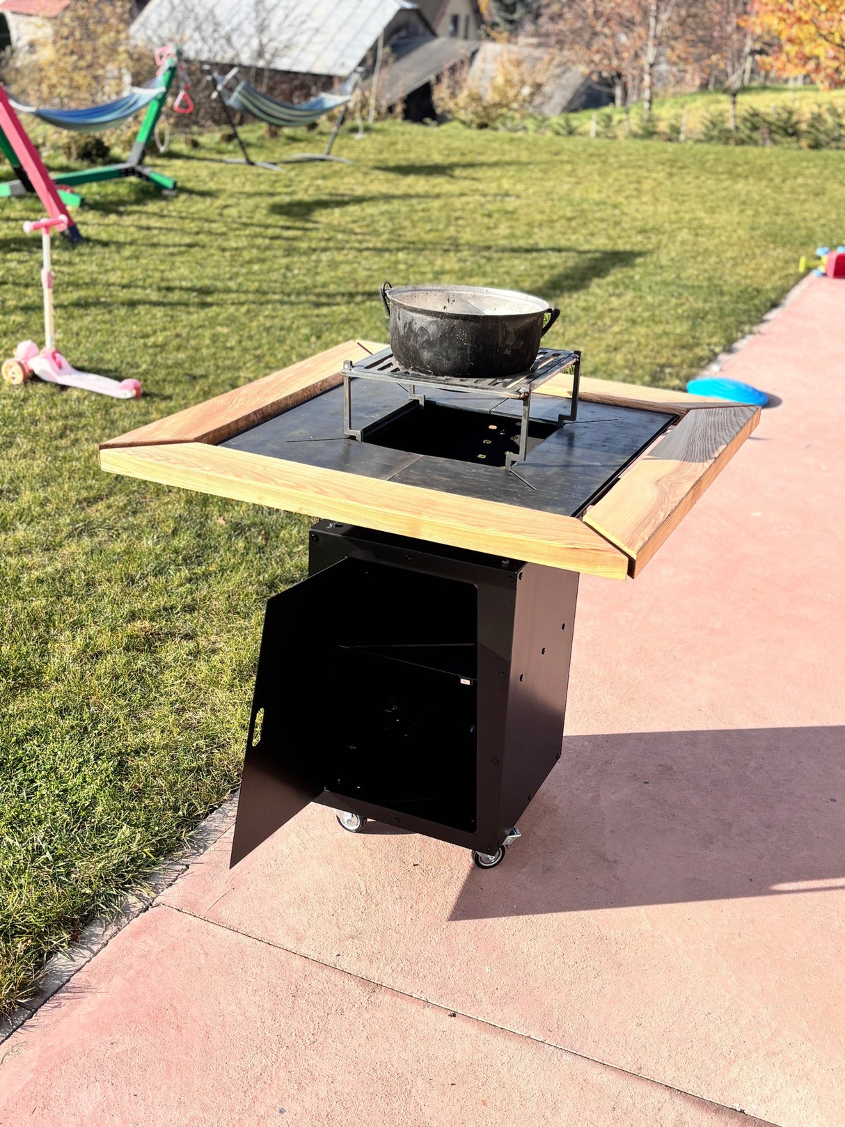 Gratar de gradina Demontabil, 5 in 1 ,fire pit cu Plita 10 mm Otel 72x 72 cm ,Cu Blat din Lemn,Suport Ceaun/Disc ,Gratar de curte - BUZ.RO