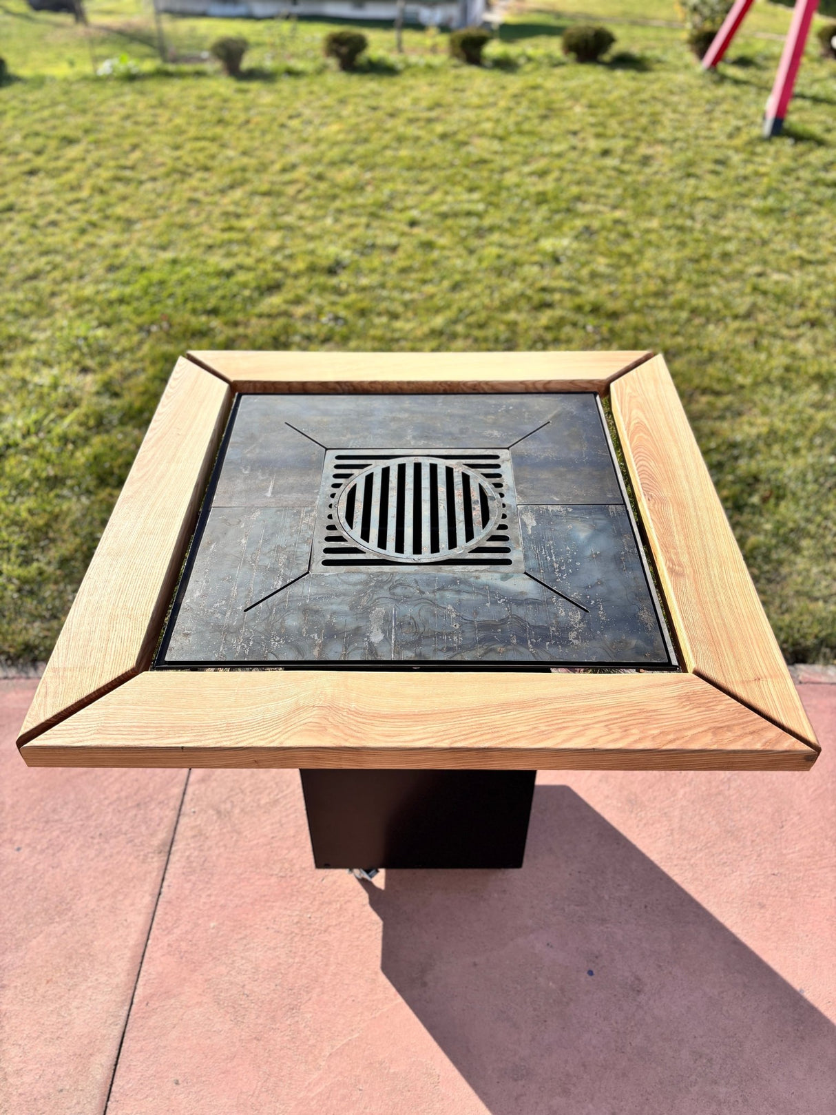 Gratar de gradina Demontabil, 5 in 1 ,fire pit cu Plita 10 mm Otel 72x 72 cm ,Cu Blat din Lemn,Suport Ceaun/Disc ,Gratar de curte - BUZ.RO