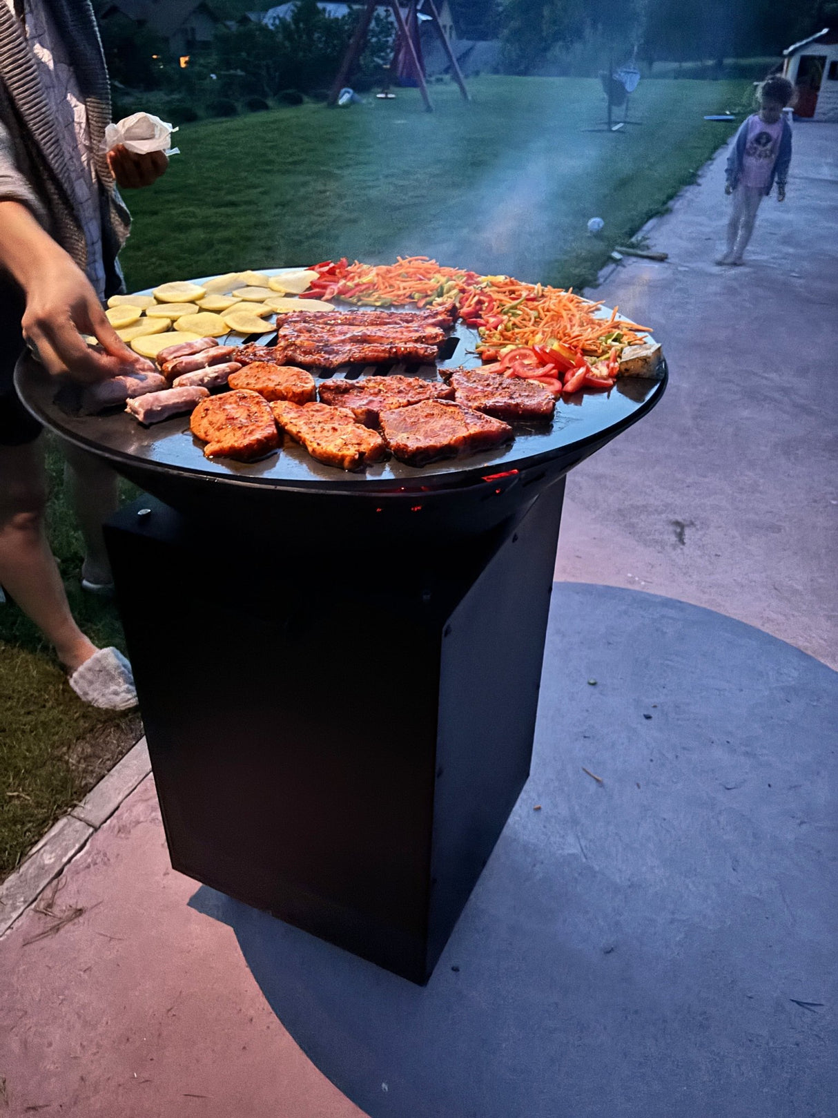 Gratar de gradina Rotund 4 in 1 diametru 75 cm firepit Flacari cu Plita rotunda 10 mm Otel dur - BUZ.RO