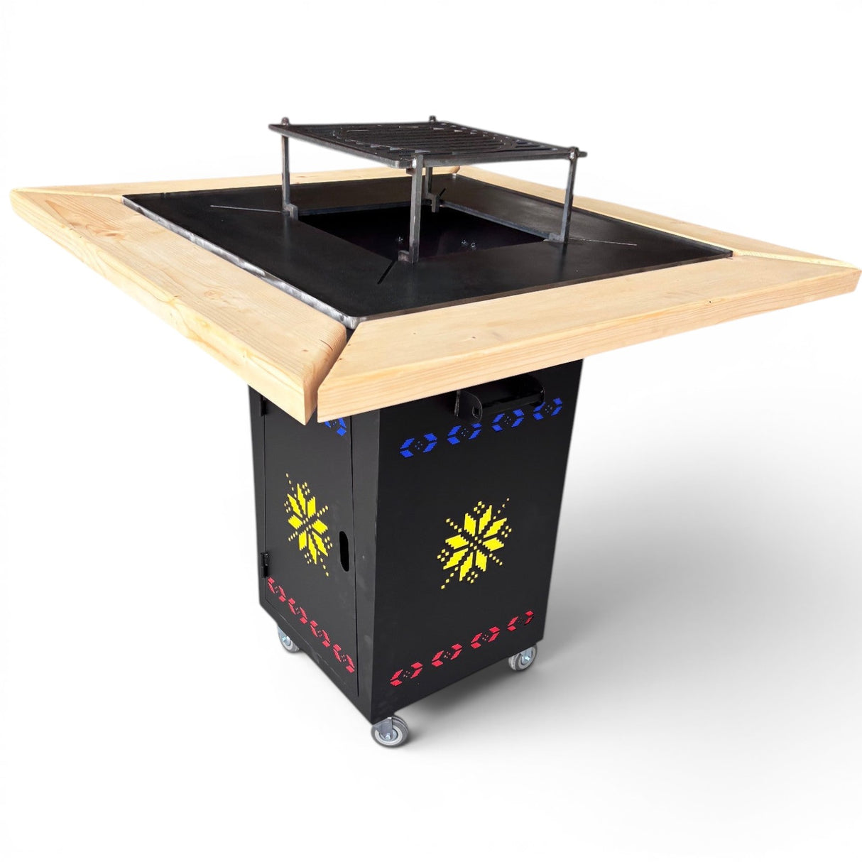 Gratar Gradina cu plita 10 mm Fire Pit 75x75 cm din fier pe lemne, pentru terasa CU BLAT DE LEMN SI MOTIVE TRADITIONALE