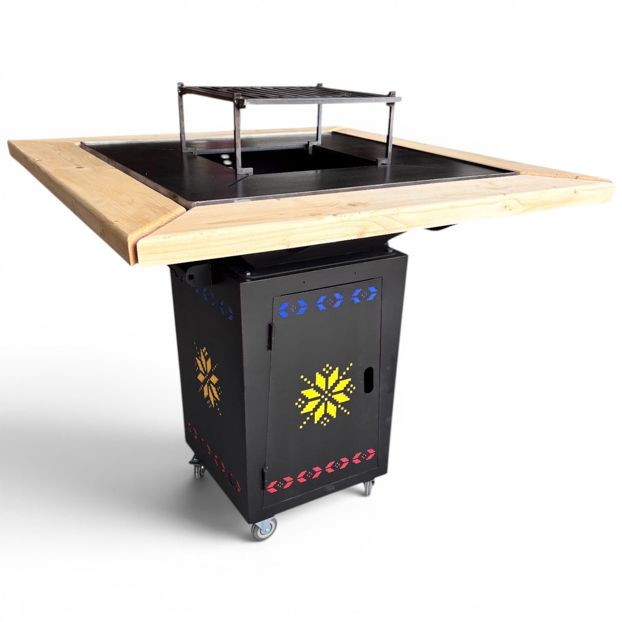 Gratar Gradina cu plita 10 mm Fire Pit 75x75 cm din fier pe lemne, pentru terasa CU BLAT DE LEMN SI MOTIVE TRADITIONALE
