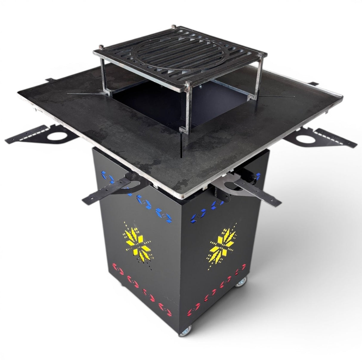 Gratar Gradina cu plita 10 mm Fire Pit 75x75 cm din fier pe lemne, pentru terasa CU BLAT DE LEMN SI MOTIVE TRADITIONALE