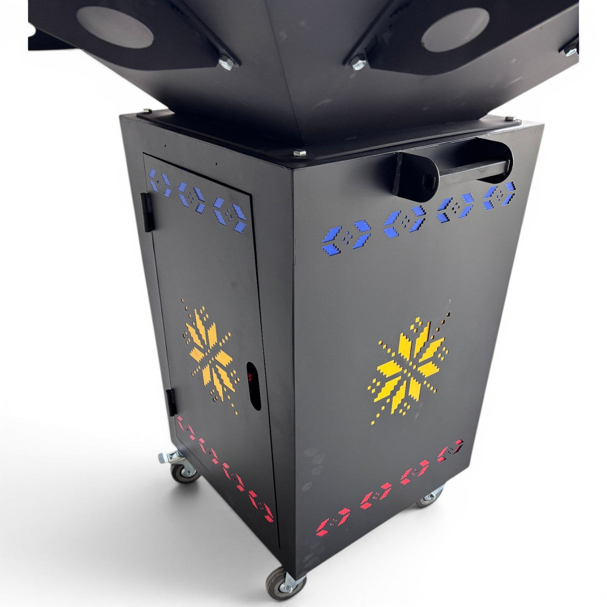 Gratar Gradina cu plita 10 mm Fire Pit 75x75 cm din fier pe lemne, pentru terasa CU BLAT DE LEMN SI MOTIVE TRADITIONALE