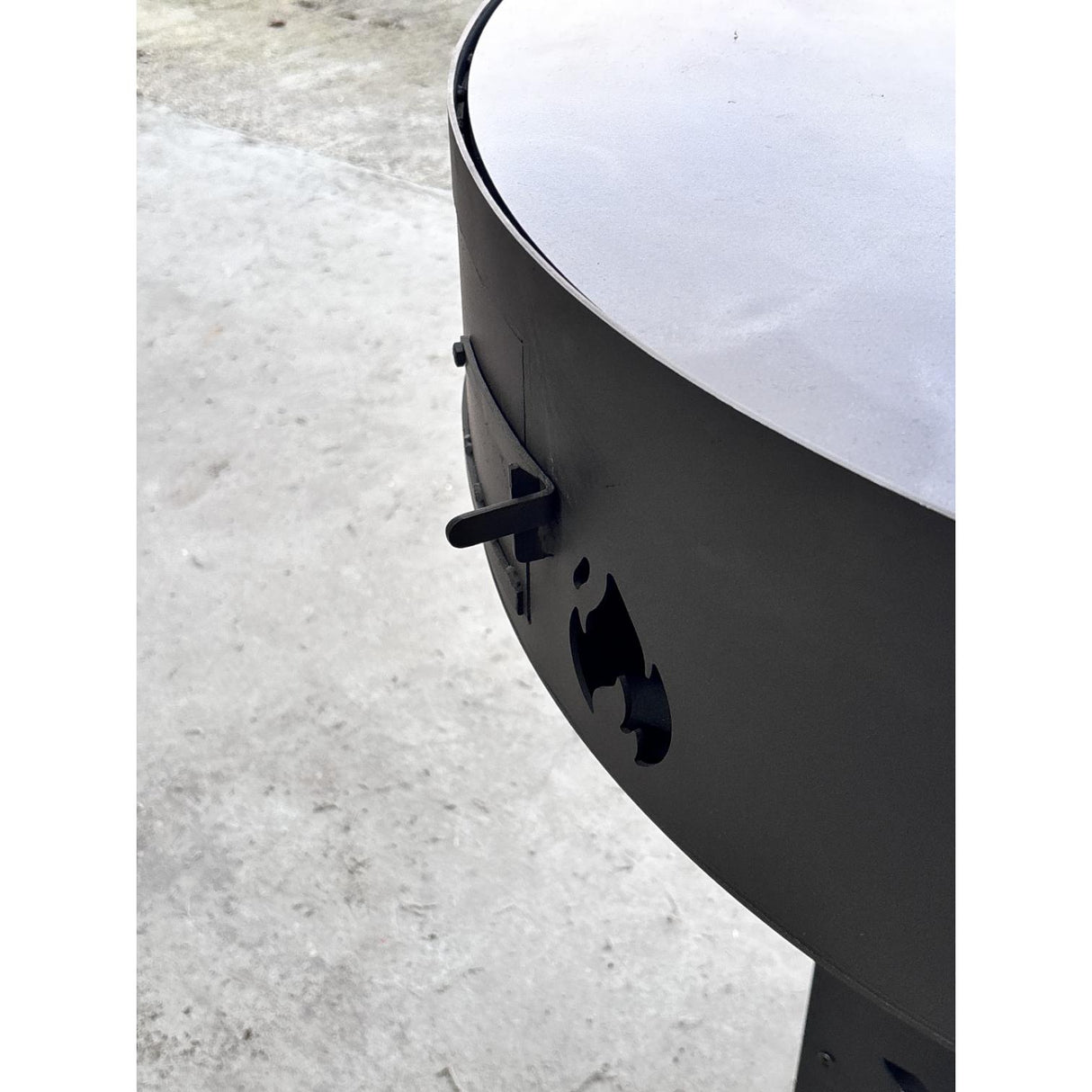 Gratar Gradina Rotund plita 10 mm Fire Pit 73 cm din fier pe lemne, pentru terasa, modelul floare - BUZ.RO