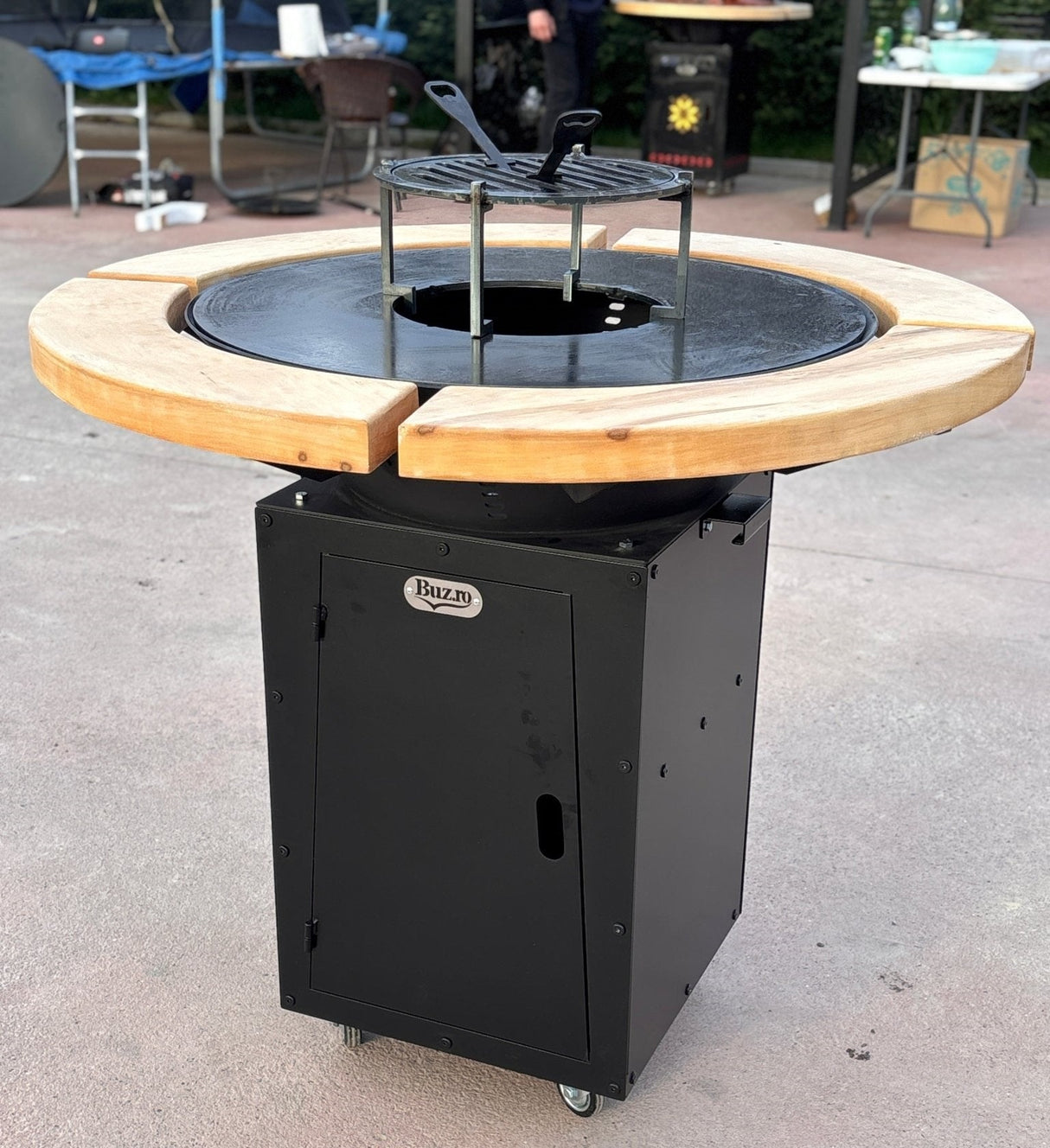 Gratar Rotund Gradina 107cm|diametru Plita 75 cm| grosime 8/10 mm cu reglare tiraj si tavita cenusa blat de lemn - BUZ.RO