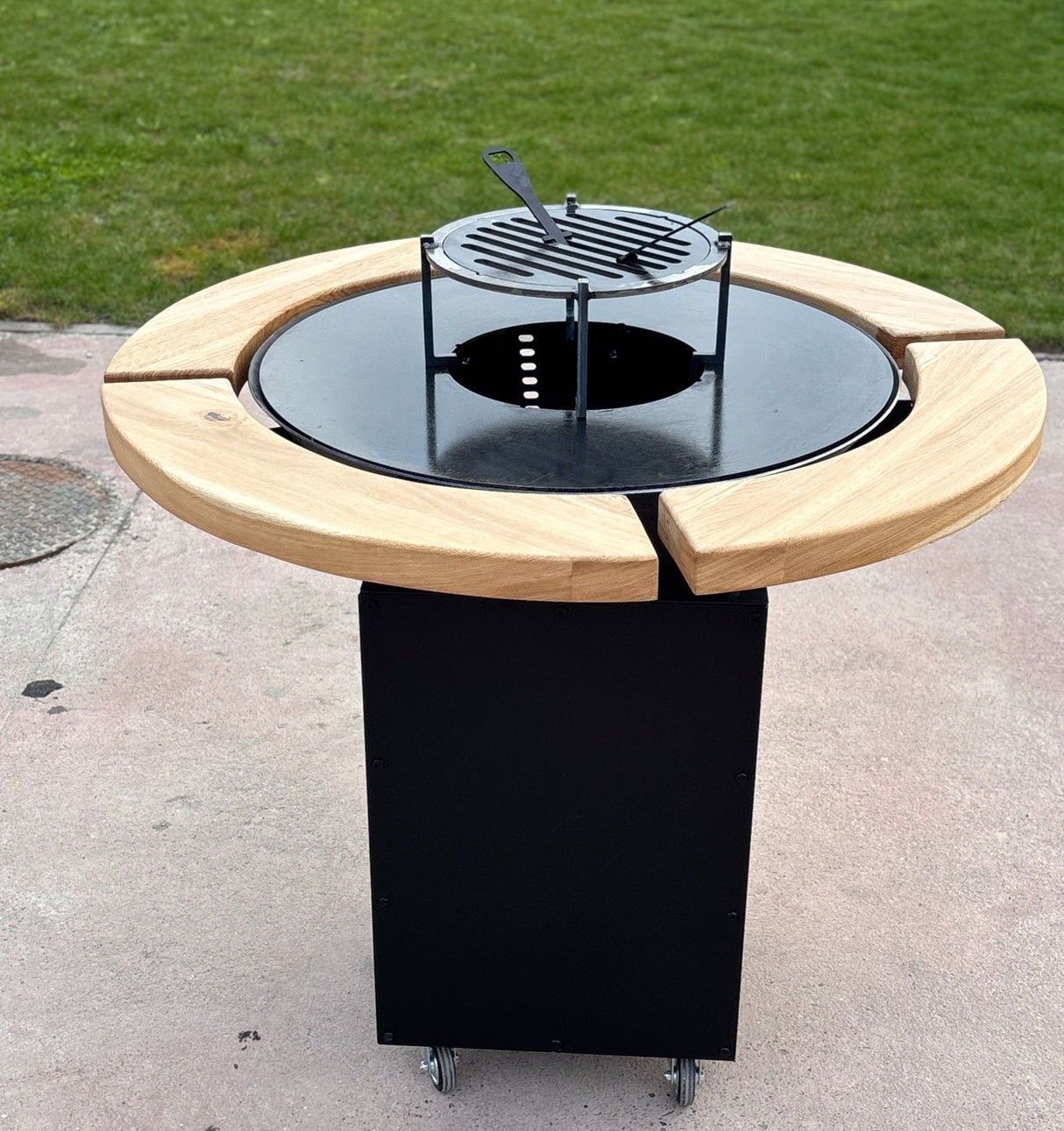 Gratar Rotund Gradina 107cm|diametru Plita 75 cm| grosime 8/10 mm cu reglare tiraj si tavita cenusa blat de lemn - BUZ.RO