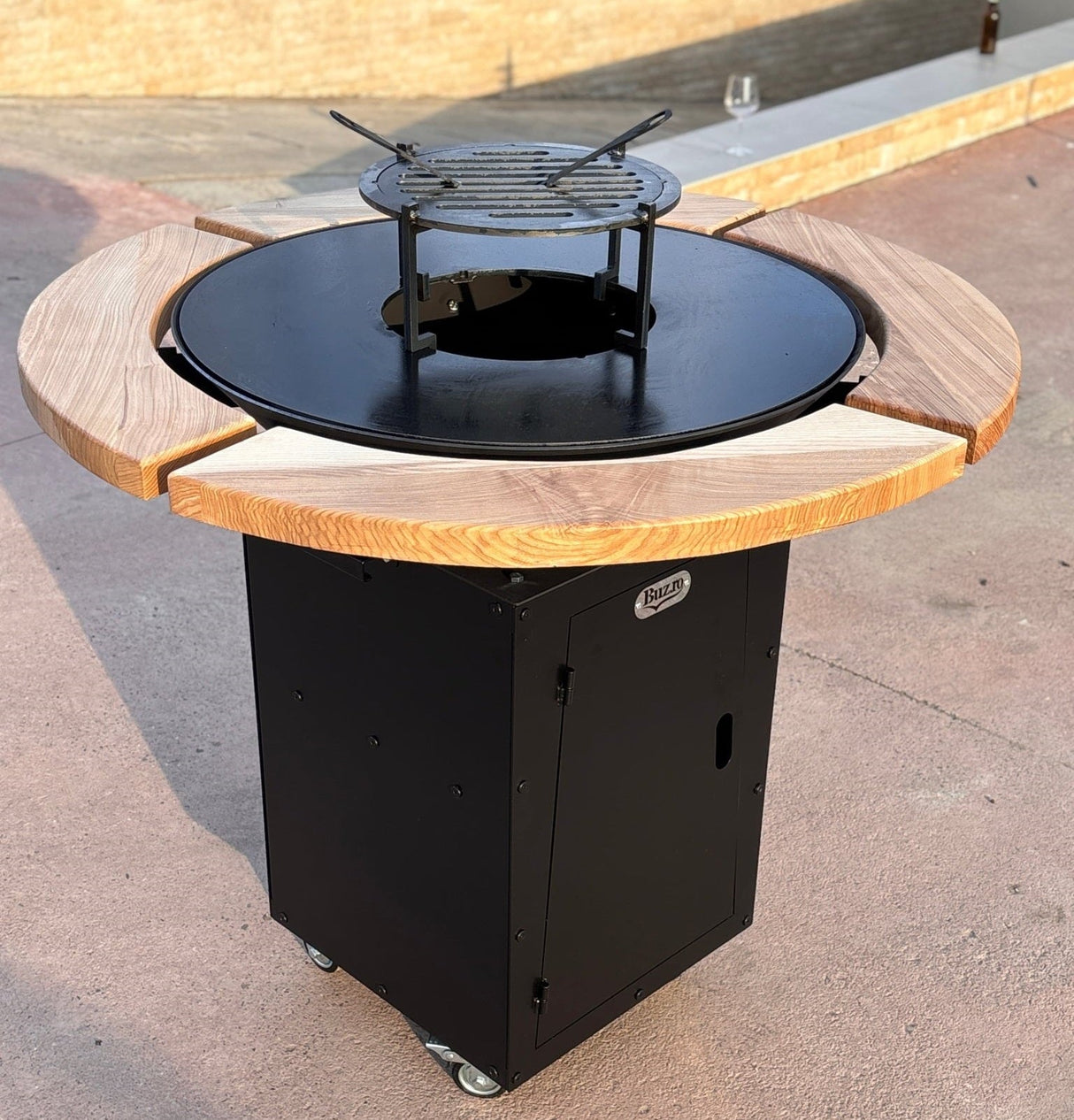 Gratar Rotund Gradina 107cm|diametru Plita 75 cm| grosime 8/10 mm cu reglare tiraj si tavita cenusa blat de lemn - BUZ.RO