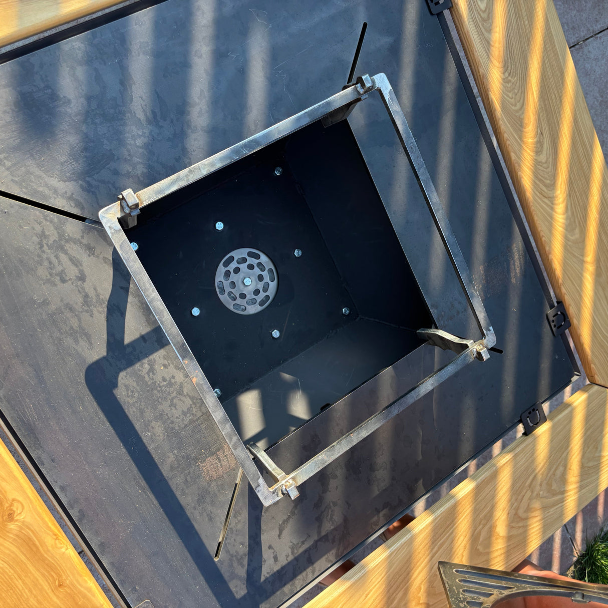 FirePit 5in1 107x107cm Gratar gradina plita 75x 75 cm din otel 8/10 mm|terasa |suport ceaun| cenusar| reglare tiraj| loc depozitare| blat lemn