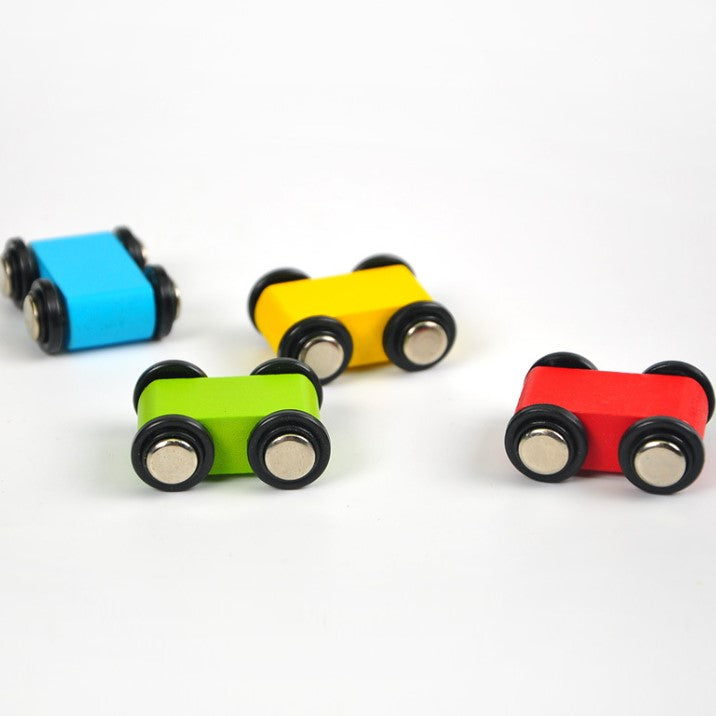 Jucarie interactiva si educativa din lemn Montessori, ansamblu cu masinute de raliu, cu 4 etaje