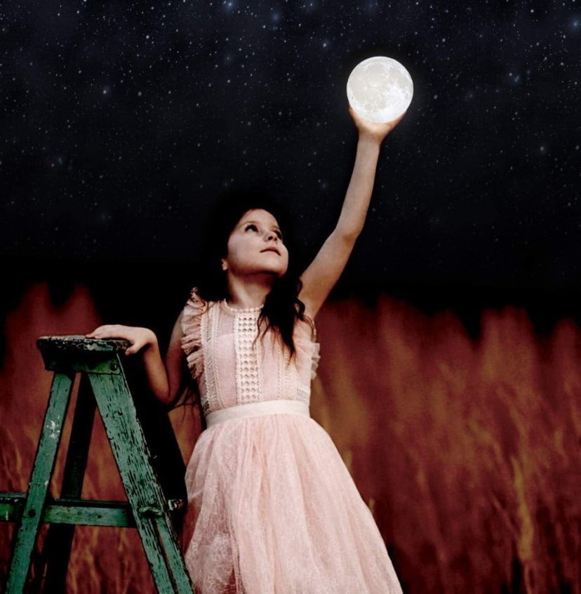 Lampa luna, umidificator, 3D, aromaterapie, purificator aer, reincarcabila, 880 ml, cu acumulator, 3 culori lumina, cu stand lemn