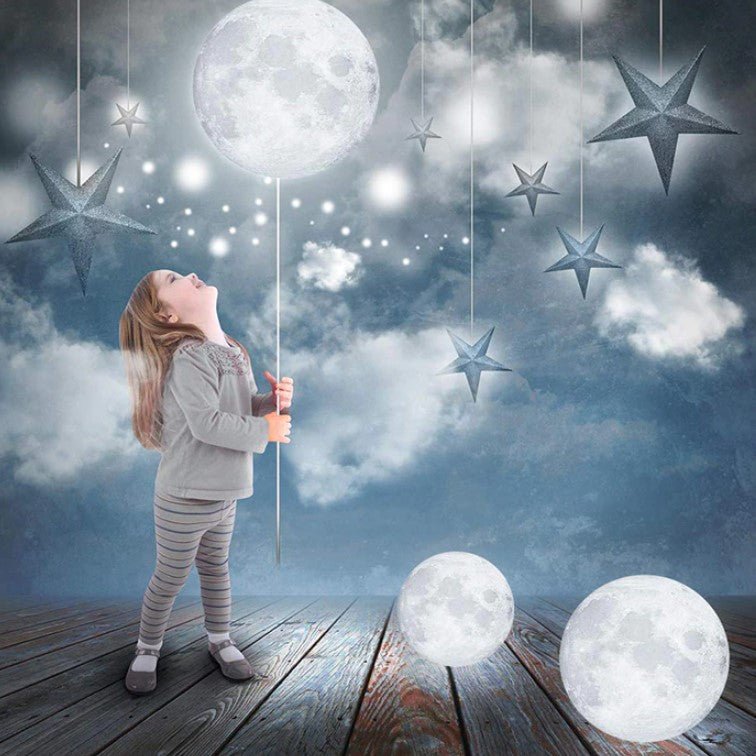 Lampa luna de veghe, reincarcabila, model realistic, portabila, cu touch, alimentare USB, stand din lemn, 18 cm, buz - BUZ.RO