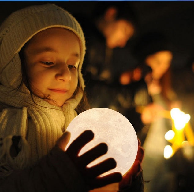 Lampa veghe Luna Moon Lamp 15 cm, imprimata 3D, reincarcabila