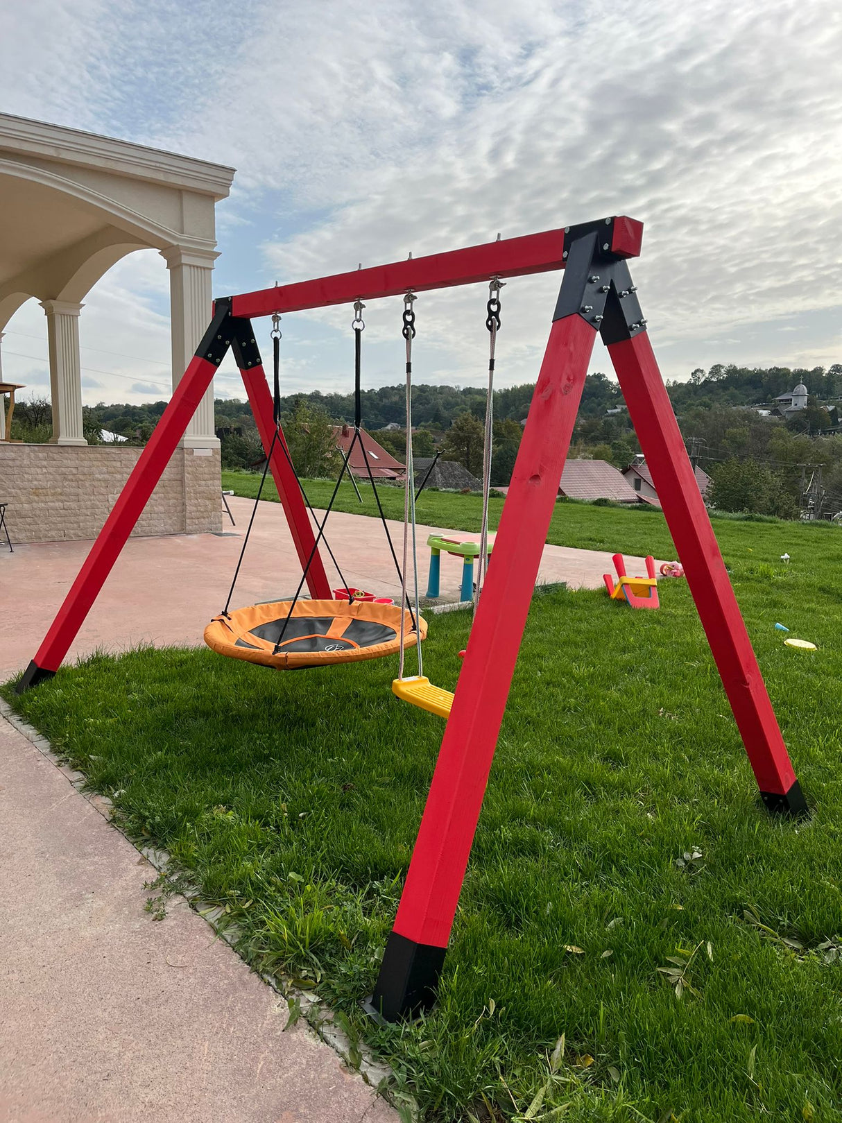 Leagan gradina, complex de leagane copii, set de joaca din lemn cu imbinari metalice si sistem de ancorare, rezistent pana la 150kg ROSU