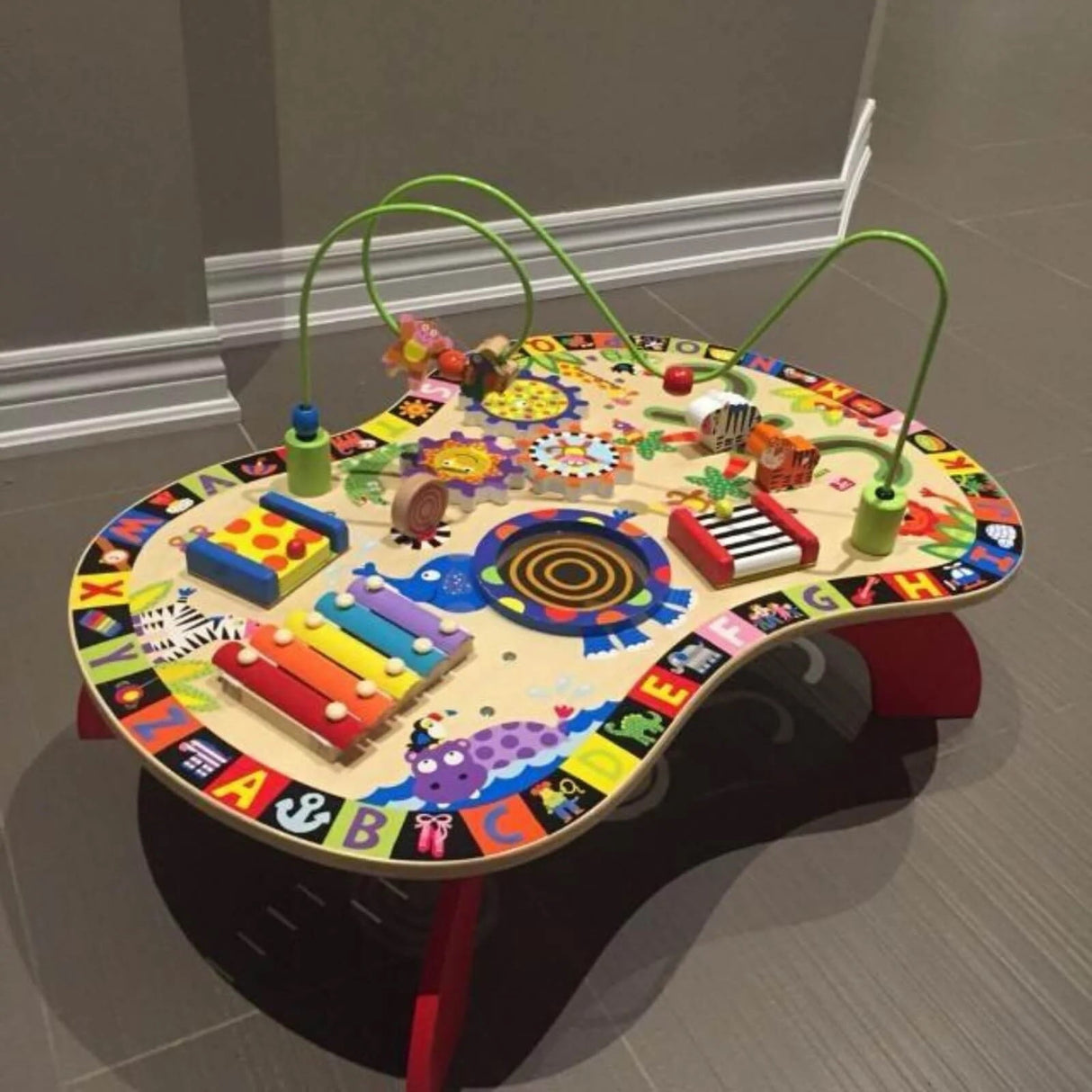 Masuta interactiva cu activitati pentru copii 6 in 1, din lemn, cu diferite figurine si culori, 67x20x43cm - BUZ.RO