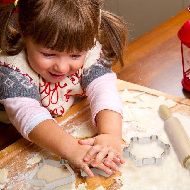 Set bucatarie copii roz cu sort, palarie,sucitor si alte accesorii , 11 piese