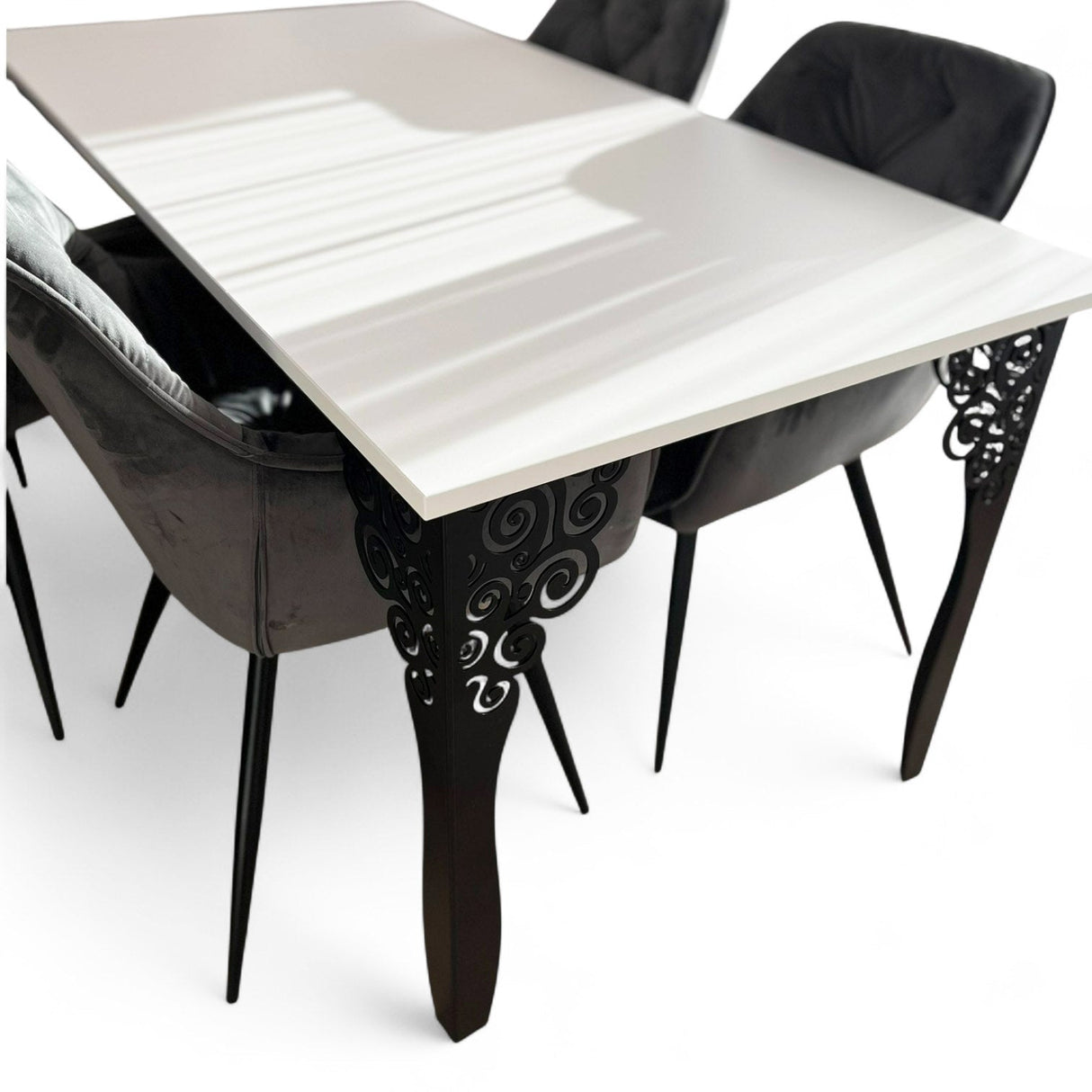 Set masa cu scaune bucatarie, dining, living, sufragerie, blat alb cu picioare metalice negre, scaune husa catifea gri, 6 persoane, Iasmina - BUZ.RO