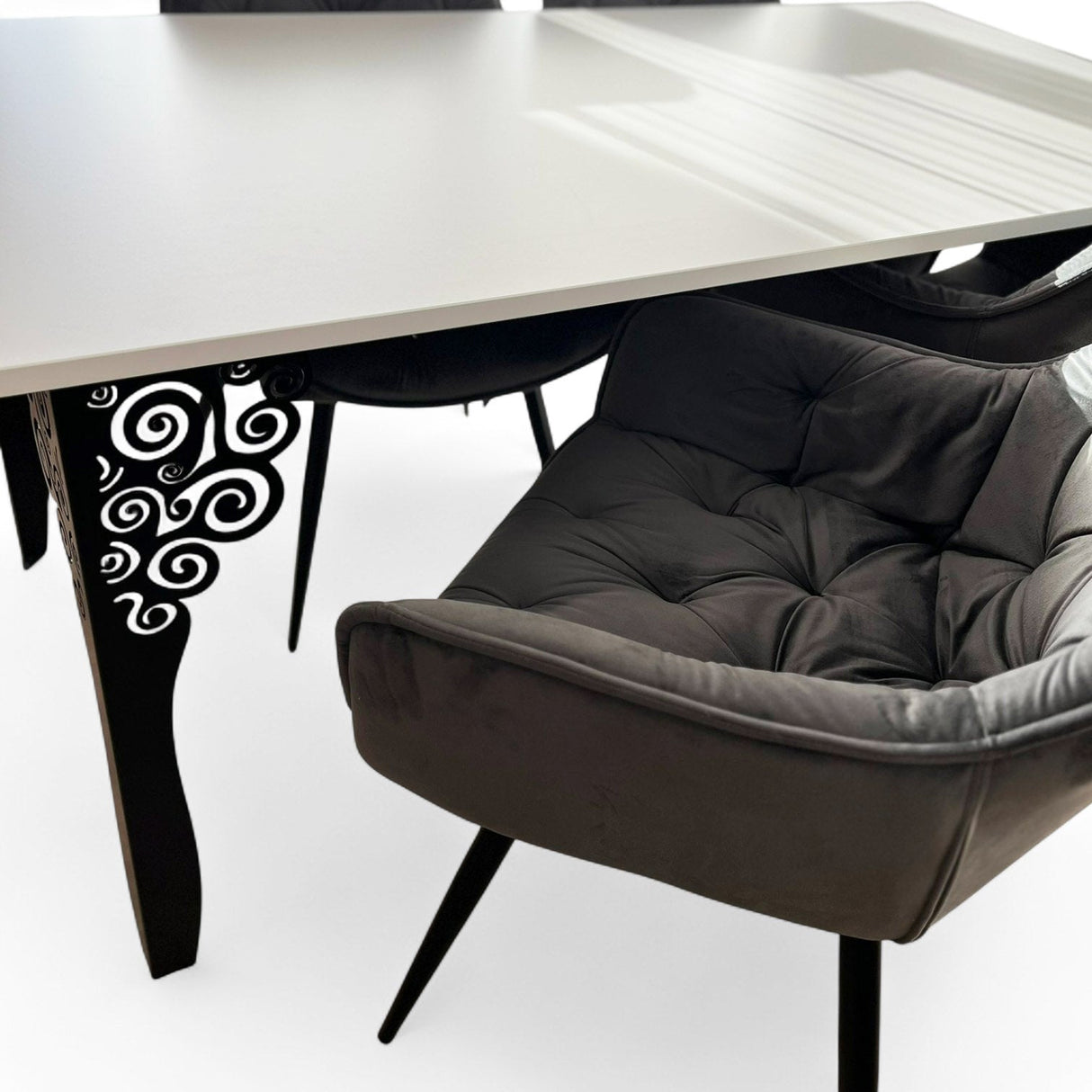 Set masa cu scaune bucatarie, dining, living, sufragerie, blat alb cu picioare metalice negre, scaune husa catifea gri, 6 persoane, Iasmina - BUZ.RO