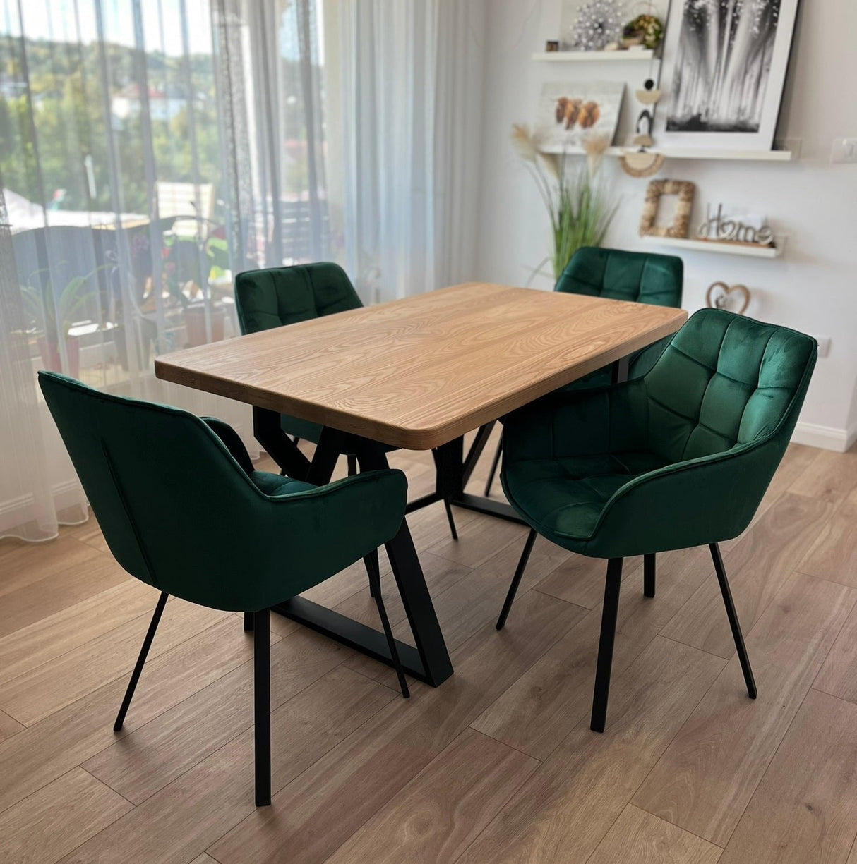 Set masa cu scaune bucatarie, dining, living, sufragerie, blat din lemn cu picioare metalice, scaune husa catifea verde, 4 persoane, MONA - BUZ.RO