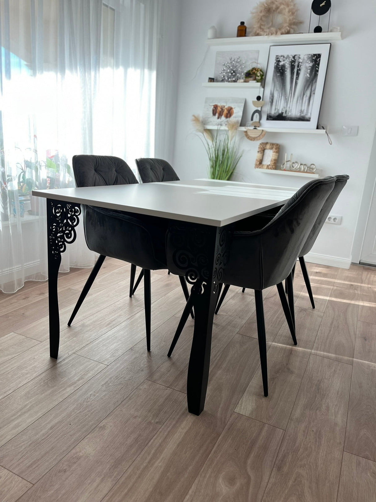 Set masa cu scaune bucatarie, dining, living, sufragerie, blat din pal cu picioare metalice, scaune husa catifea gri, 4 persoane, Antonia - BUZ.RO