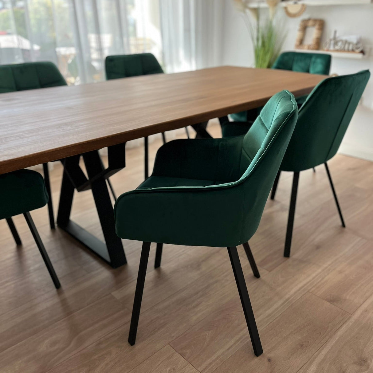 Set masa cu scaune bucatarie, dining,living, sufragerie, blat din lemn masiv cu picioare metalice moderne, scaune husa catifea verde, 6 persoane, set Maria - BUZ.RO