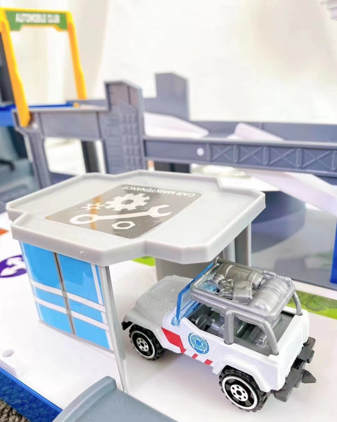 Set pista masinute , lumini , sunete , multiple accesorii , 3+ albastru