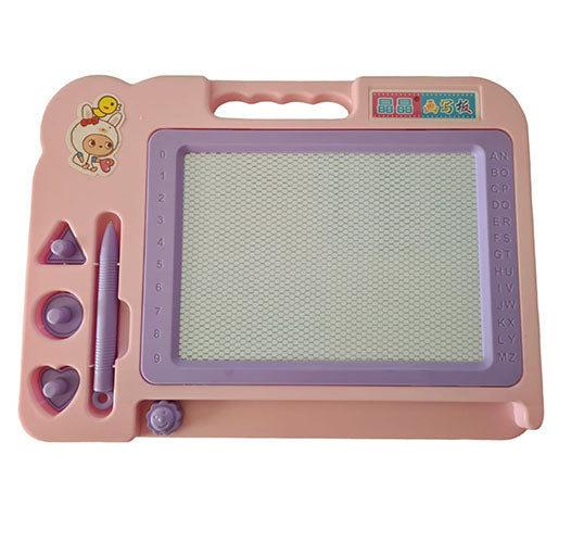 Tablita magnetica, cu stilou, 3 stampile magnetice diferite, cerc, triunghi si inimioara, bara ce sterge scrisul, dimensiune 27x20, culoare roz