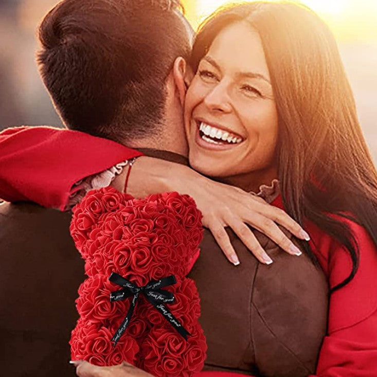 Ursulet din trandafiri rosii artificiali, decorat manual, cutie transparenta, 25X17X17 cm